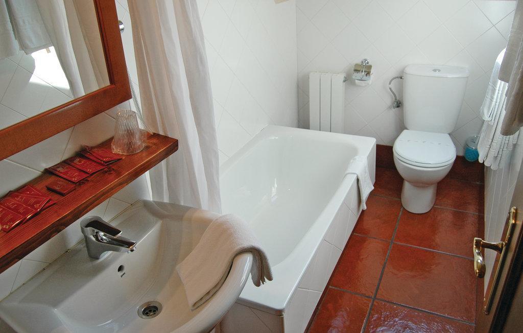 Apartamentos Villa De Потес Стая снимка