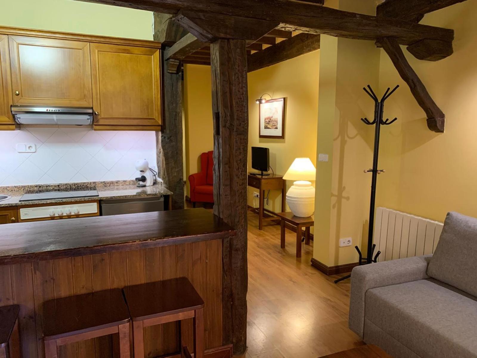 Apartamentos Villa De Потес Екстериор снимка