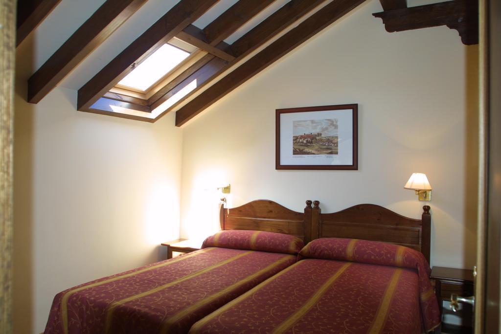 Apartamentos Villa De Потес Екстериор снимка