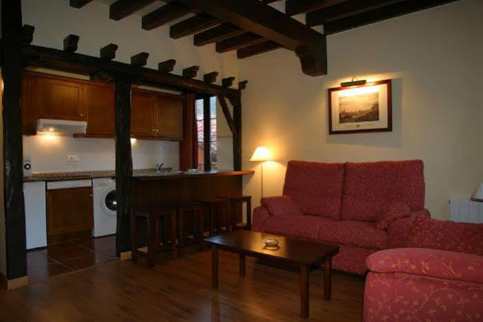 Apartamentos Villa De Потес Екстериор снимка